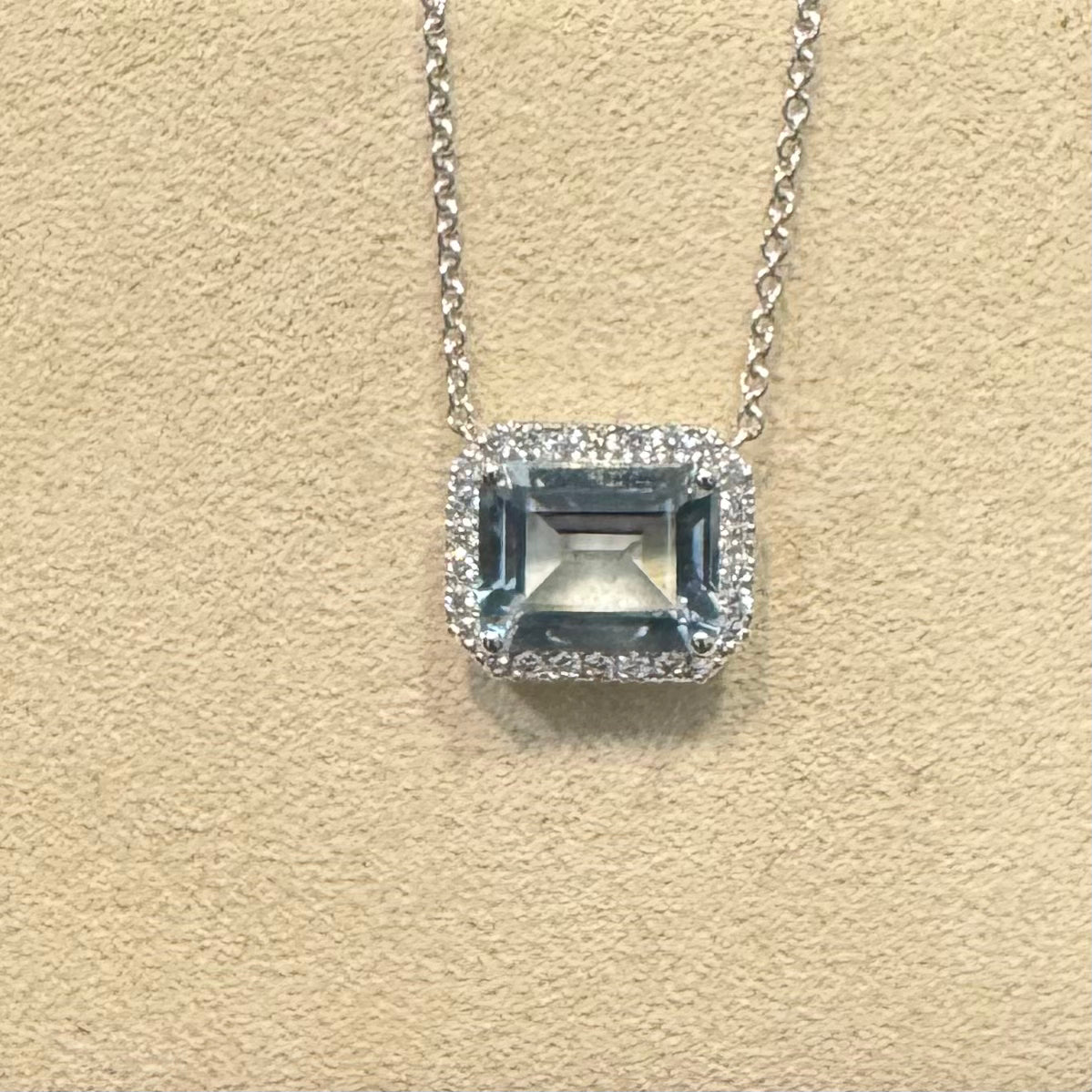 Girocollo in oro bianco con acquamarina e brillanti Crivelli 372-3573c-mod