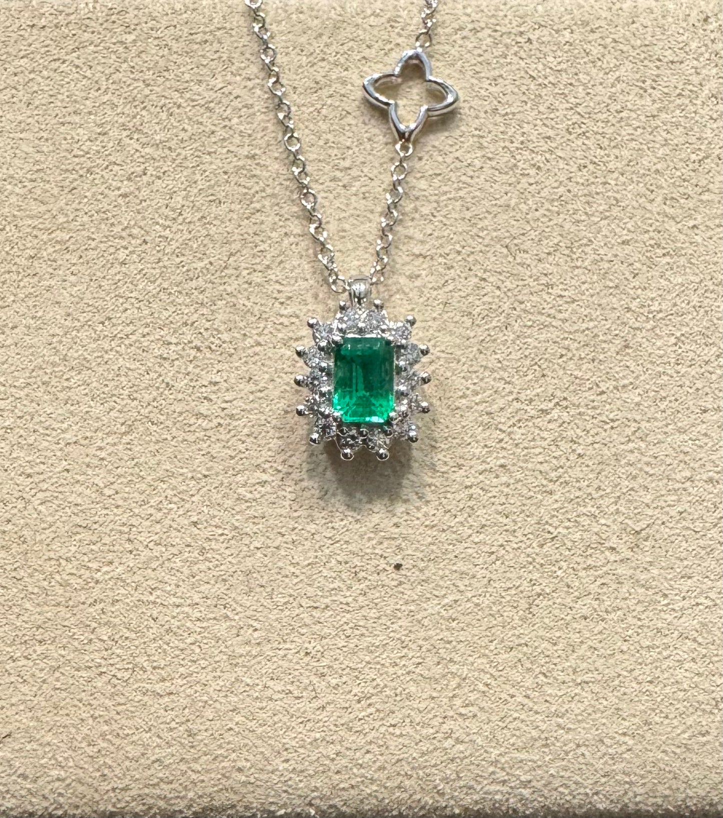 Girocollo Recarlo in oro bianco diamanti e Smeraldo P03CC169/SM015