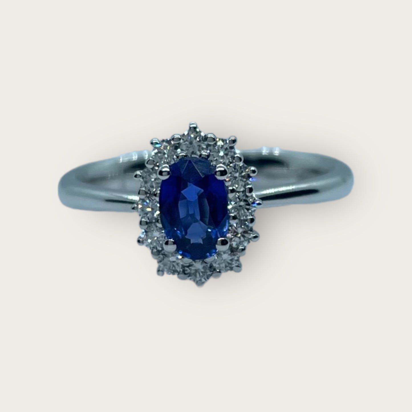 Anello in oro con diamanti e zaffiro Crivelli