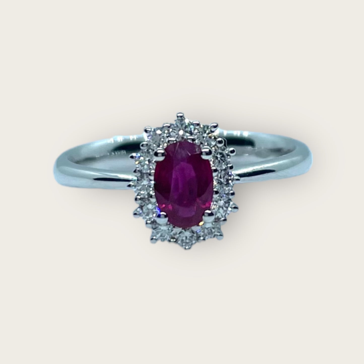 Anello in oro con diamanti e rubino Crivelli