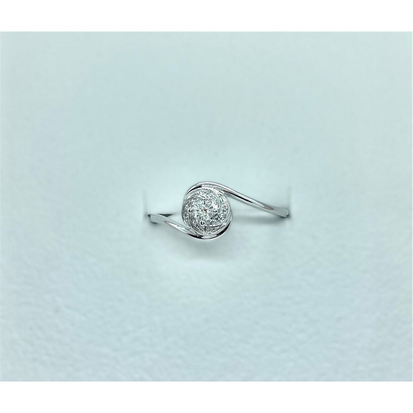 Anello solitario in oro bianco e diamanti Giorgio Visconti ABX15953