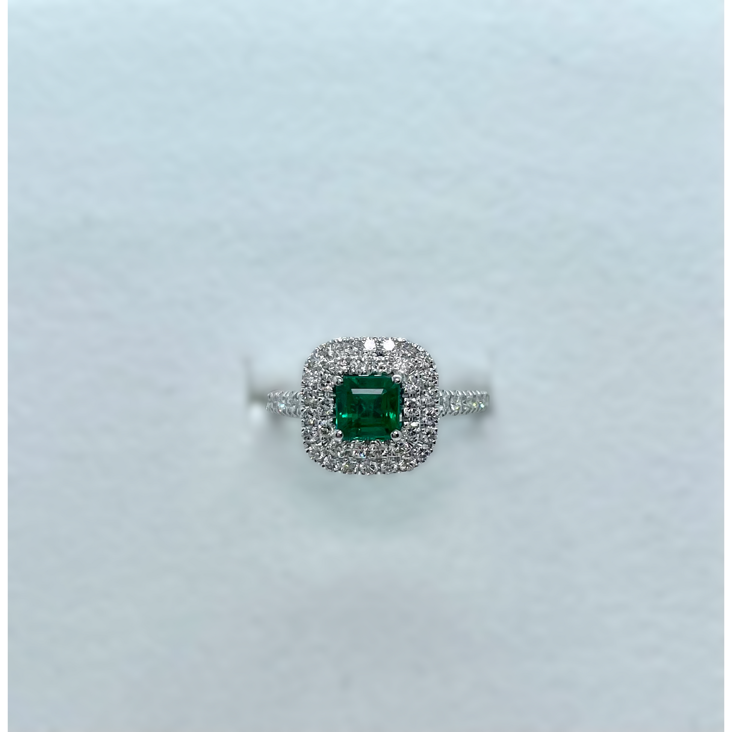 Anello in oro con diamanti e smeraldo Crivelli