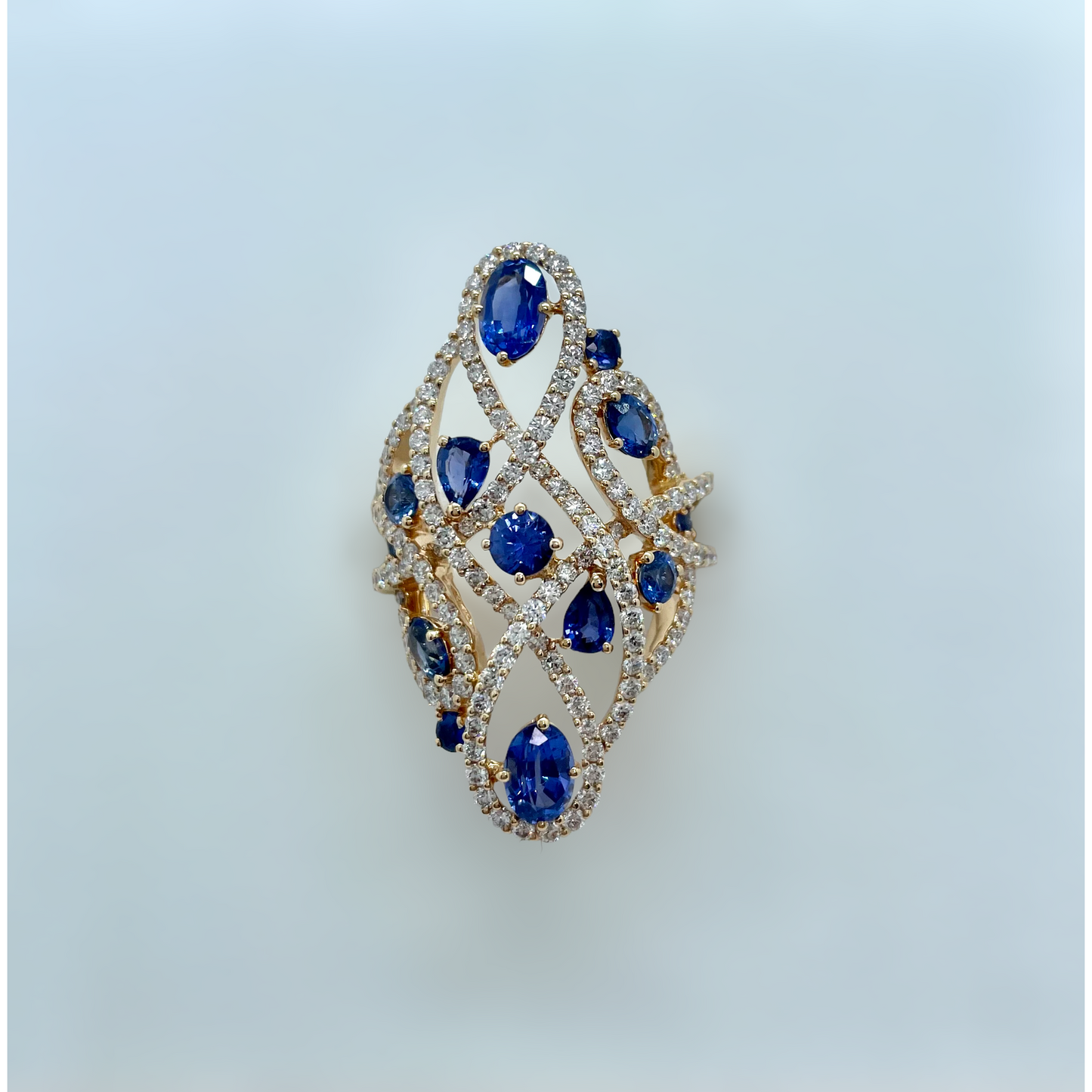 Anello in oro con diamanti e zaffiri Crivelli