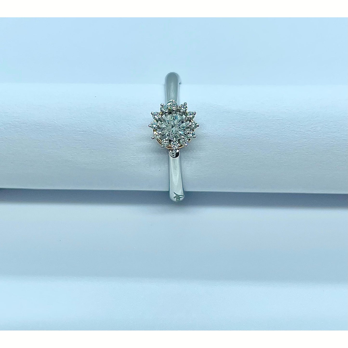 Light Blue ANELLO SOLITARIO A FIORE RECARLO IN ORO E DIAMANTI ZS334/020