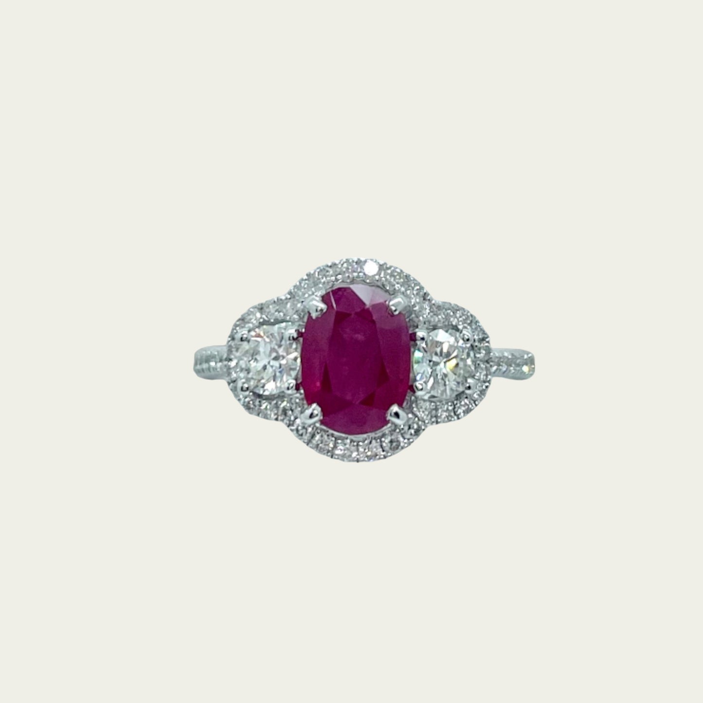 Anello in oro con diamanti e rubino Crivelli