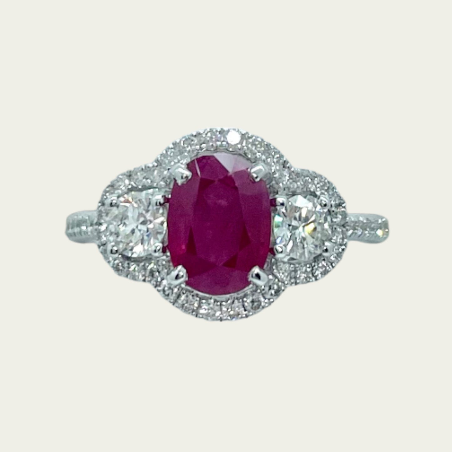 Anello in oro con diamanti e rubino Crivelli