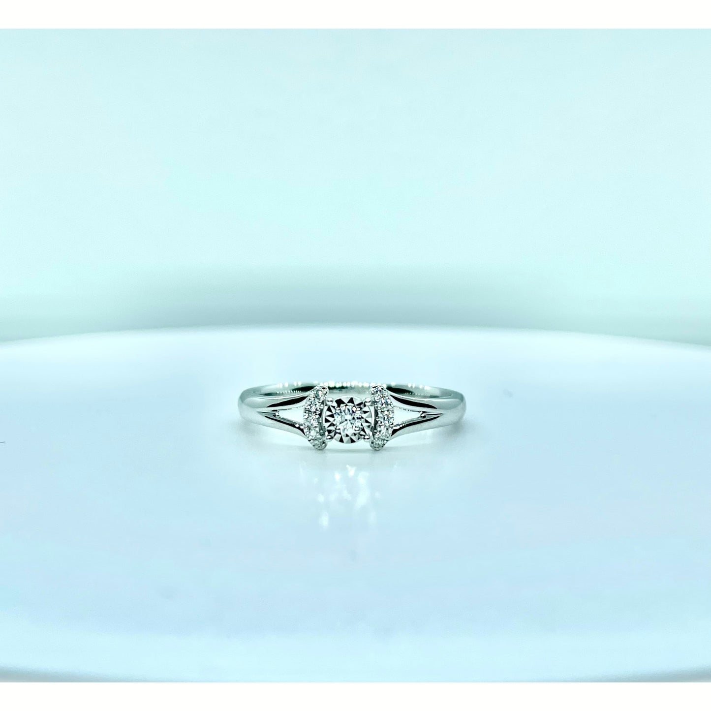 ANELLO SOLITARIO IN ORO BIANCO E DIAMANTI GIORGIO VISCONTI ABX16360