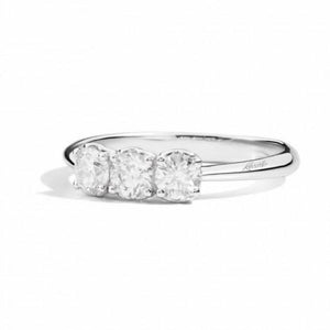 Hai aggiunto ANELLO TRILOGY RECARLO ANNIVERSARY  IN ORO E  DIAMANTI  R01TY001/036 al tuo carrello.
