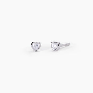 Hai aggiunto Orecchini a lobo in argento con punto luce taglio cuore SHINY Mabina  563602 al tuo carrello.